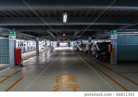 Multi-storey car park in urban areas Many cars park in the parking lot 88811381