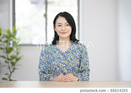 Arafif woman smiling looking at the camera portrait 88814205
