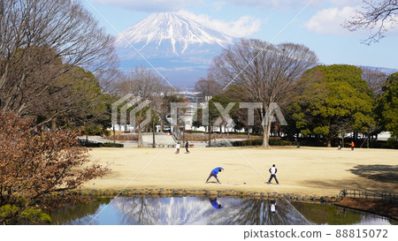 Cityscape of Fuji City <30> (Mt. Fuji seen from inside Fuji City Central Park) Cityscape of Fuji City <30> (Mt. Fuji seen from inside Fuji City Central Park) 88815072