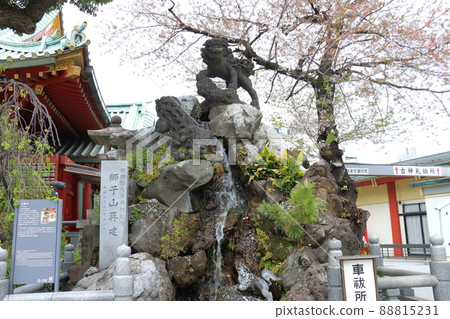 石獅子和櫻花騎在神田神社轄區的獅子山上 工匠石切藤兵衛外神田，東京都千代田區 88815231