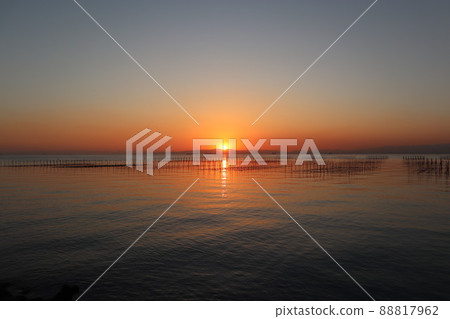 傍晚釣魚,夕陽西下 傍晚釣魚,夕陽西下 88817962