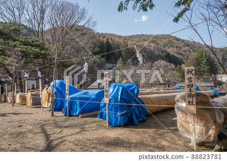 Onbashira gathered in Kiotoshizaka 88823781