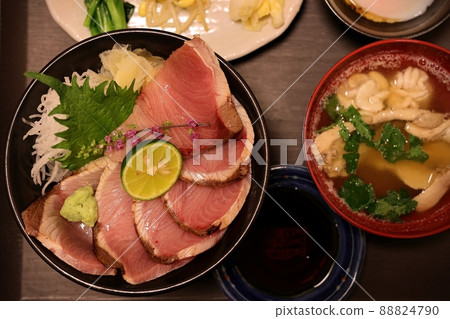 Cold yellowtail charcoal-grilled rice bowl (Aomori Prefecture) 88824790