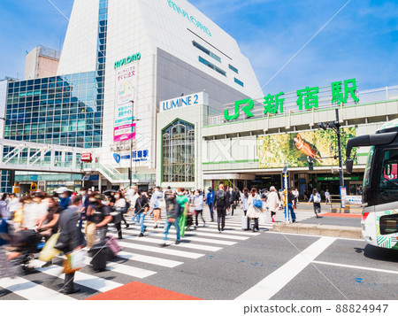 新宿站南口 88824947