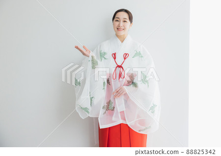 一個女祭司 88825342