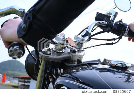 Hand holding the handlebar of the bike Hand holding the handlebar of the bike 88825667
