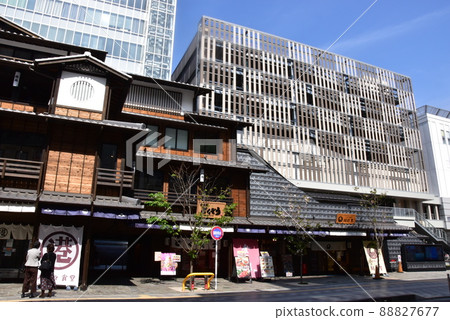 小田原城街美中小田原的街景和新鮮的綠色 小田原城街美中小田原的街景和新鮮的綠色 88827677