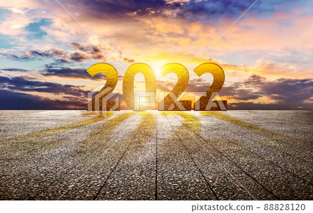 日出道路逆光下2022數字與2021投影 88828120