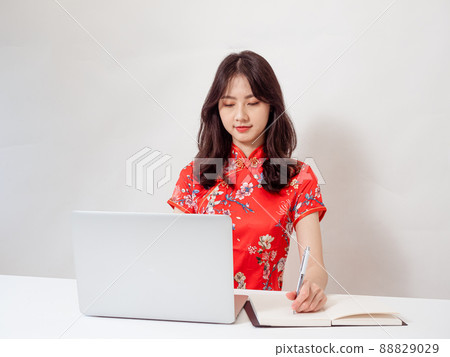 作者:Tradition Flag-like 年終微笑 Asu 女 白色背景 以前的寫作書籍 以上寫作,同時寫作型計算機。 作者:Tradition Flag-like 年終微笑 Asu 女 白色背景 以前的寫作書籍 以上寫作,同時寫作型計算機。 88829029