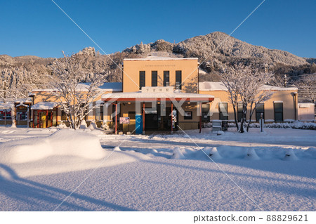 Snow scene in front of Shimoyoshida station 88829621