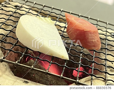 Roasted small helmet and Kintoki carrot 88830376