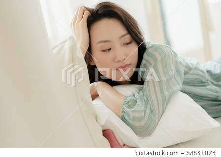 Young woman in poor health 88831073