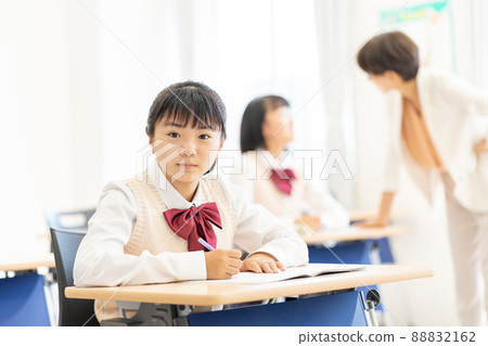 Junior high school classroom School photography cooperation: Japanese language school attached to Chuo Technical School Junior high school classroom School photography cooperation: Japanese language school attached to Chuo Technical School 88832162