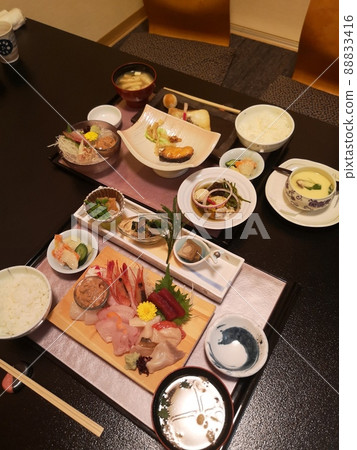 烤魚套餐和刺身套餐 88833416