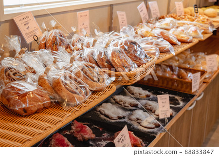 A fashionable bakery with bread wrapped in bags lined up on shelves A fashionable bakery with bread wrapped in bags lined up on shelves 88833847