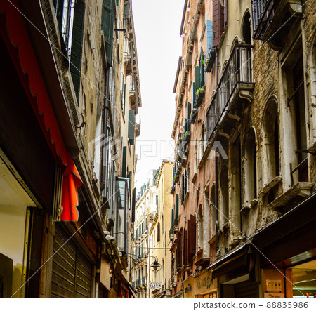 Venice canal and old streets 88835986
