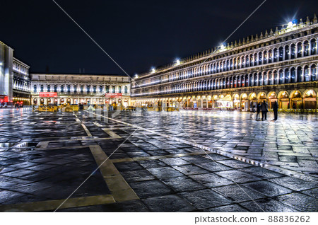 Night view of Saint Mark's Square 88836262