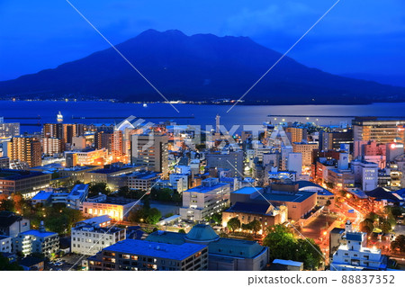 [Kagoshima Prefecture] Night view of Kagoshima and Sakurajima from the Shiroyama Park Observatory 88837352