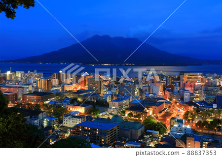 [Kagoshima Prefecture] Night view of Kagoshima and Sakurajima from the Shiroyama Park Observatory 88837353