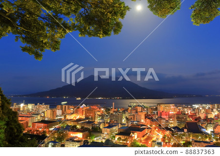 [Kagoshima Prefecture] Night view of Kagoshima and Sakurajima from the Shiroyama Park Observatory 88837363