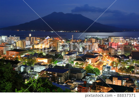 [Kagoshima Prefecture] Night view of Kagoshima and Sakurajima from the Shiroyama Park Observatory 88837371
