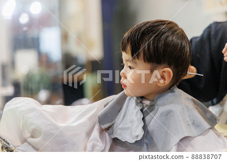 Child's haircut 88838707