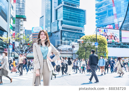 Business Woman Shibuya Scramble Crossing Business Woman Shibuya Scramble Crossing 88838720