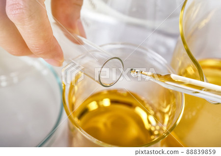 Oil dropping, Chemical reagent mixing, Laboratory and science experiments, Formulating the chemical 88839859
