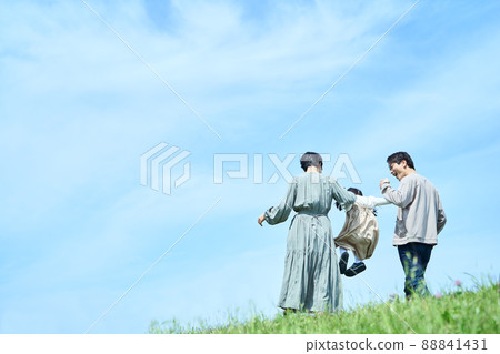 Family outdoor 88841431