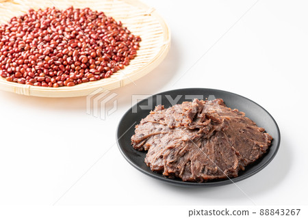 Red bean paste and red beans 88843267