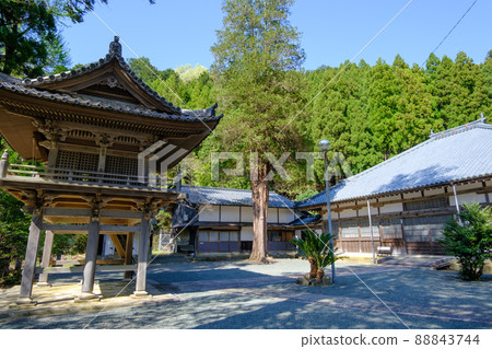 Wakasa Kuniyoshi Castle Ruins and Tokushoji Temple 88843744
