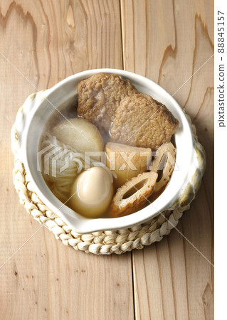 A bird's-eye view of hot oden for one person containing boiled eggs, radishes, chikuwa, Jakoten, Shirataki, and kamaboko. A bird's-eye view of hot oden for one person containing boiled eggs, radishes, chikuwa, Jakoten, Shirataki, and kamaboko. 88845157
