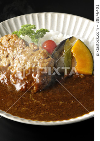 Photographed a hot hamburger curry with stewed vegetables and parsley on a black background 88846401