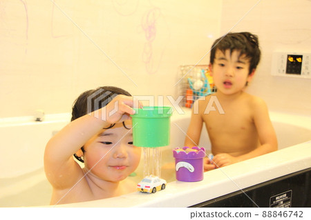 Fun bath time 88846742