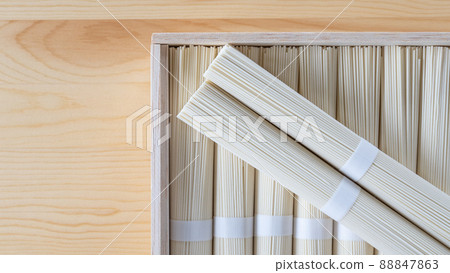 A bunch of somen noodles in a wooden box │ Midyear gift image A bunch of somen noodles in a wooden box │ Midyear gift image 88847863