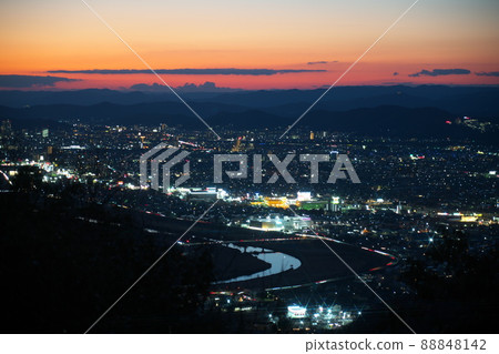 從岡山縣岡山市4岡山市看岡山市的夜景 從岡山縣岡山市4岡山市看岡山市的夜景 88848142