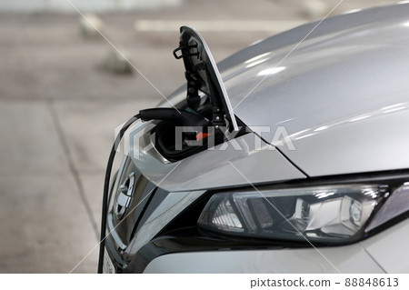 被充電的電動汽車的形象 被充電的電動汽車的形象 88848613