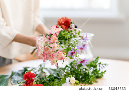 Flower arrangement female hand Flower arrangement female hand 88848883