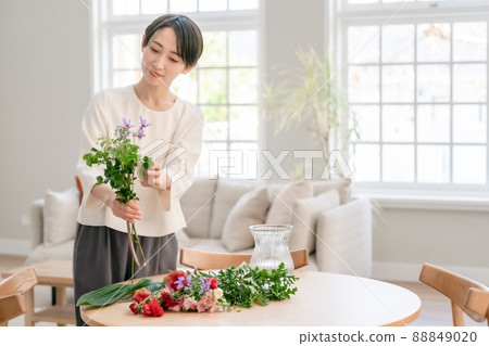 Flower artist Ikebana female Flower artist Ikebana female 88849020