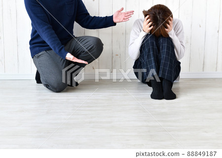 A woman who scratches her hair and a man who blames her A woman who scratches her hair and a man who blames her 88849187