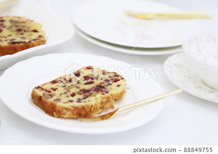 Handmade pound cake / white background Handmade pound cake / white background 88849755