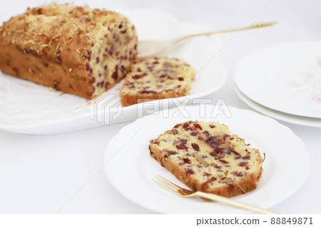 Handmade pound cake / white background Handmade pound cake / white background 88849871