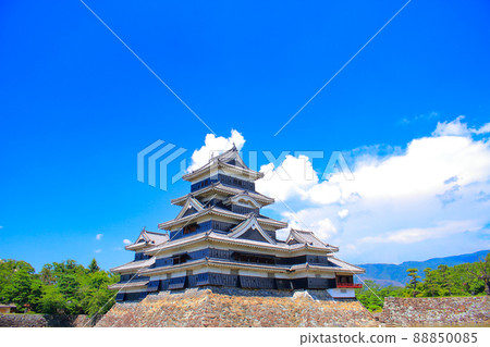 Scenery of Matsumoto City, a national treasure Matsumoto Castle 88850085
