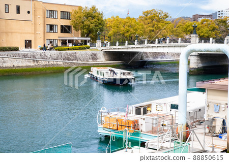 It is the scenery of the Peace Memorial Park in spring. The cherry blossoms are about to be in full bloom. Please have a bright atmosphere. Hiroshima Prefecture It is the scenery of the Peace Memorial Park in spring. The cherry blossoms are about to be in full bloom. Please have a bright atmosphere. Hiroshima Prefecture 88850615