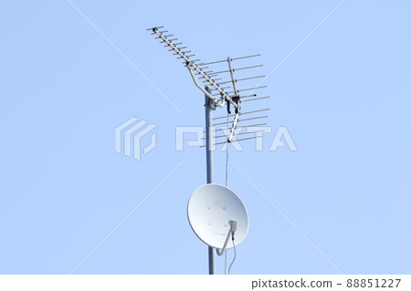 Detached TV antenna (Yagi antenna and parabolic antenna) 88851227