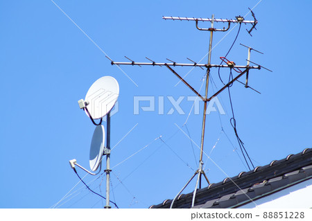 Detached TV antenna (Yagi antenna and parabolic antenna) 88851228