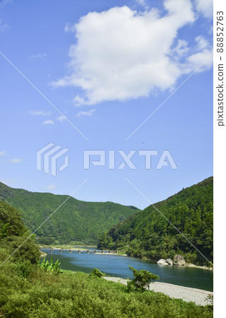 Kataoka Submersible Bridge on a summer day 88852763