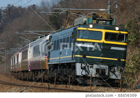 Hokuriku Main Line Tsubata-Kurikara JR West EF81-113 (Tsuruga) + 12 series Wakuwaku Danran (Kanazawa) Hokuriku Main Line Tsubata-Kurikara JR West EF81-113 (Tsuruga) + 12 series Wakuwaku Danran (Kanazawa) 88856309