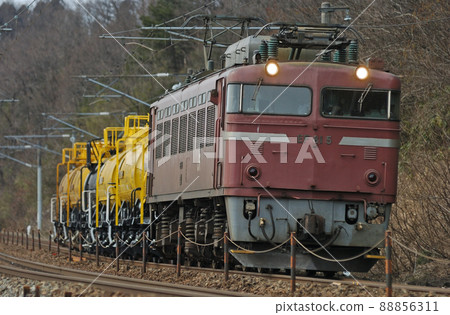 Hokuriku Main Line Tsubata-Kurikara JR Freight EF81-5 (Toyama) 88856311