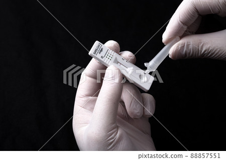 Negative test result by using rapid test device for COVID-19. 88857551